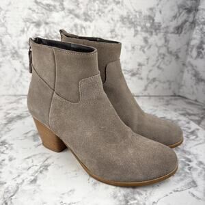 Garnet Hill Womens Gianna Back Zip Heeled Ankle Boots Size 8 Taupe Suede Italy
